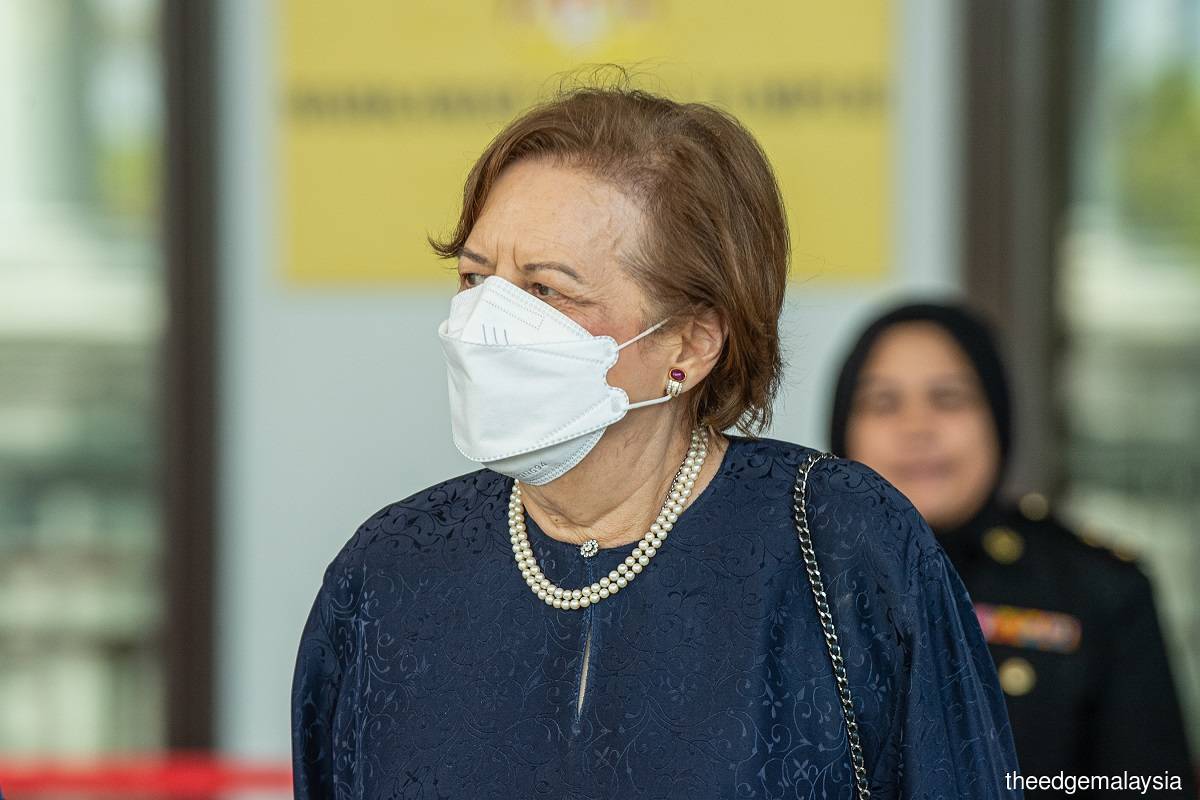 Zeti turns up at 1MDB trial, set to testify on Thursday